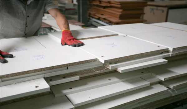 新沃板式家具生產(chǎn)細(xì)節(jié)