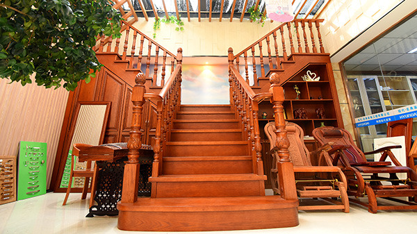 實(shí)木樓梯定制