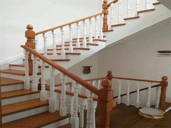 實(shí)木樓梯定制